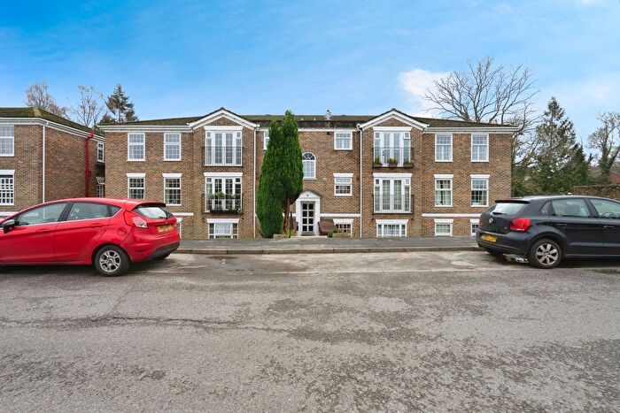 2 Bedroom Flat For Sale In Heathfield Green, Midhurst, West Sussex, GU29