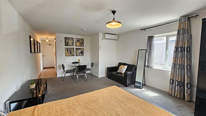 Studio To Rent In Flat River Court, Ferry Lane, Cambridge, CB4