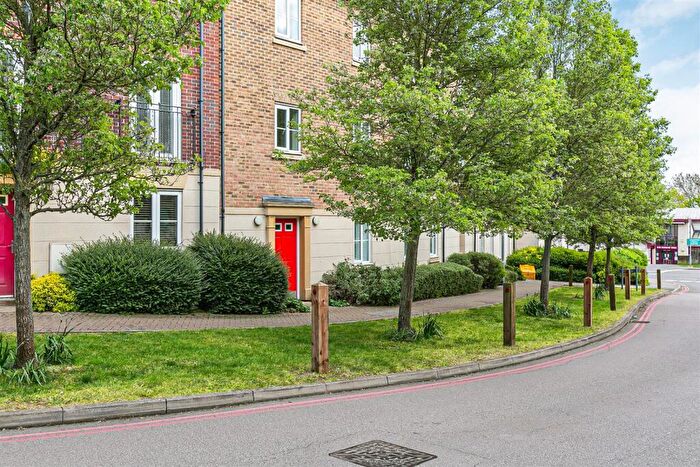 1 Bedroom Apartment For Sale In College Close, Loughton, IG10
