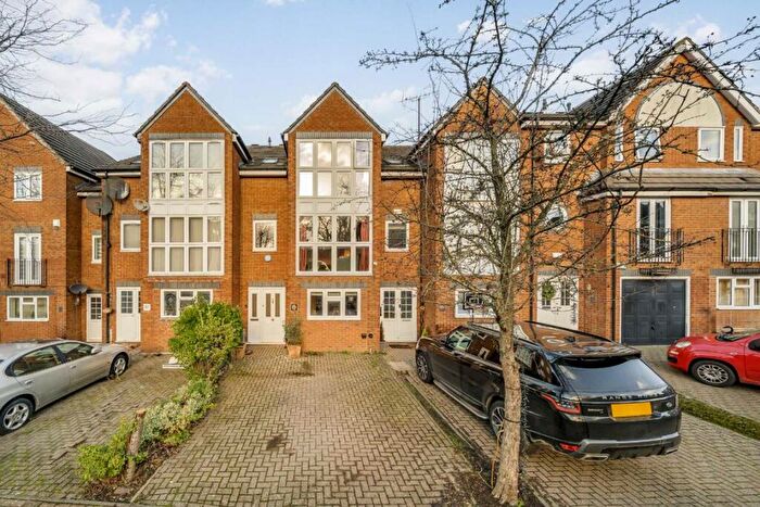 4 Bedroom Terraced House To Rent In Honeyman Close, Queens Park, NW6
