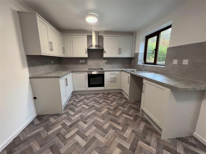 3 Bedroom Semi-Detached House To Rent In Pinewood Drive, Camblesforth, YO8