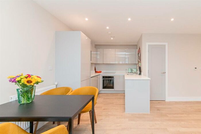 1 Bedroom Flat For Sale In Nether Street, London, N3