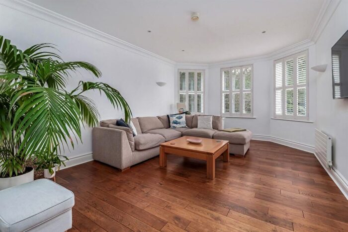 2 Bedroom Flat To Rent In The Avenue, Sunbury-On-Thames, TW16