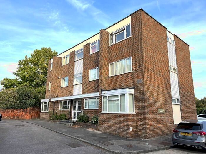 2 Bedroom Flat To Rent In The Limes, Ingatestone, CM4
