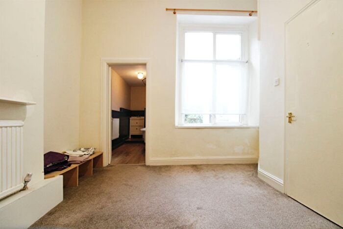 2 Bedroom Flat For Sale In Clive Crescent, Penarth, CF64
