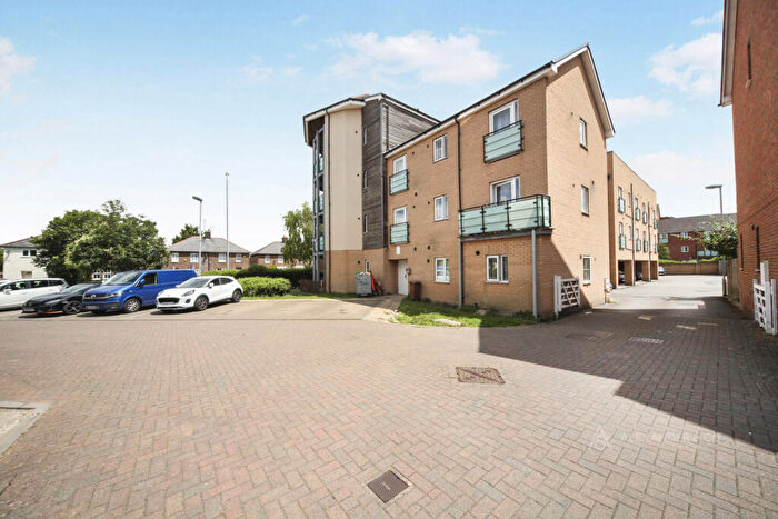 2 Bedroom Flat To Rent In Daimler Drive, LU6