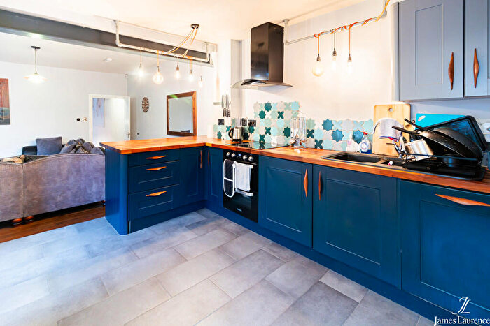 3 Bedroom Town House To Rent In Warstone Lane, Jewellery Quarter, Birmingham, B18