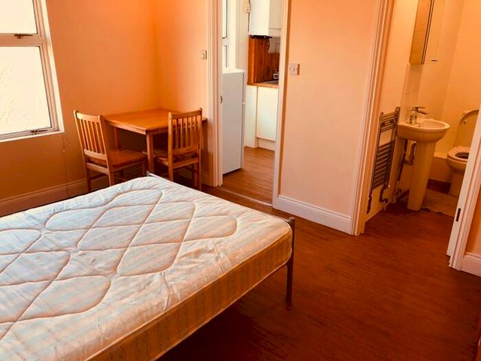 Studio To Rent In Florence Road, Finsbury Park, N4