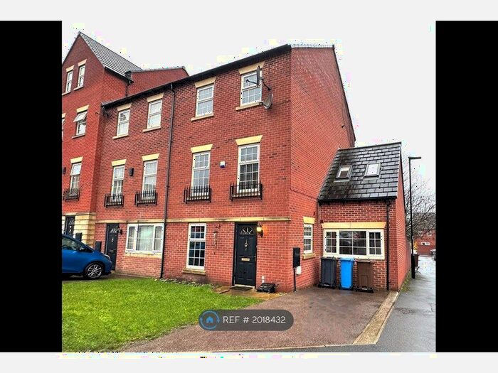 6 Bedroom Semi-Detached House To Rent In Fay Crescent, Sheffield, S9