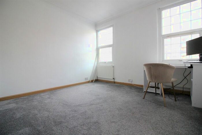 3 Bedroom Flat To Rent In Lower Boston Road, London, W7