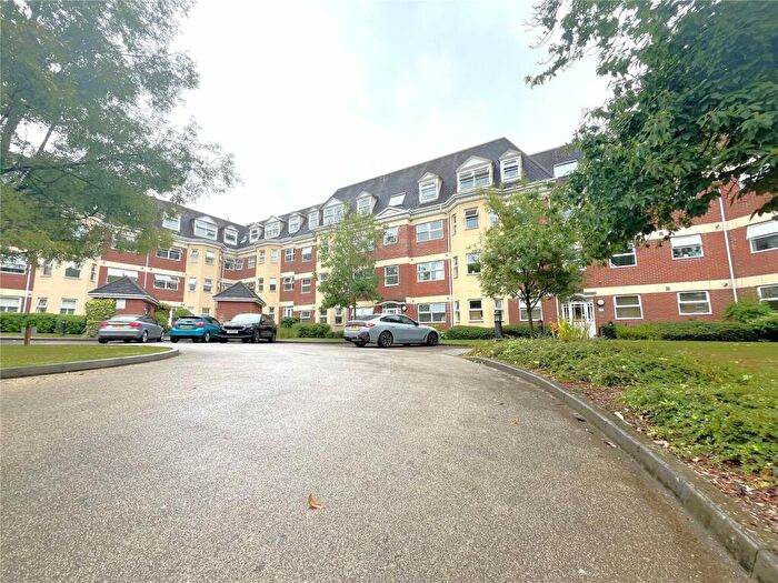 2 Bedroom Flat For Sale In Heathcote Road, Camberley, Surrey, GU15