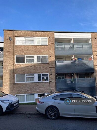 2 Bedroom Flat To Rent In Beech Drive, Berkhamsted, HP4