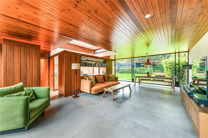 3 Bedroom Bungalow To Rent In Langton Way, London, SE3