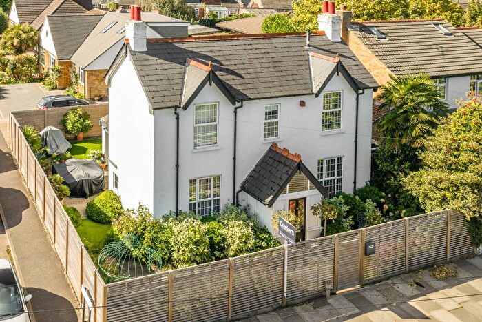 3 Bedroom Detached House For Sale In Hanworth Road, Hampton, TW12