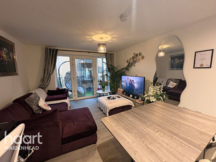 2 Bedroom Apartment For Sale In Clivemont Road, Maidenhead, SL6