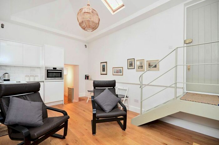 1 Bedroom Cottage To Rent In Addison Bridge Place, Hammersmith, London W14