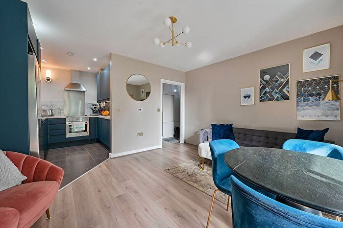 2 Bedroom Flat For Sale In Luma Apartments, Park Royal, London, NW10