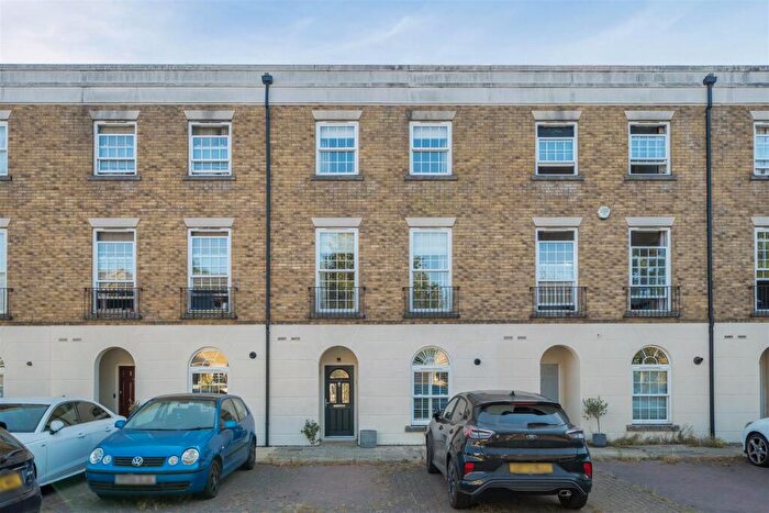 3 Bedroom Terraced House For Sale In Marigold Way, Maidstone, ME16