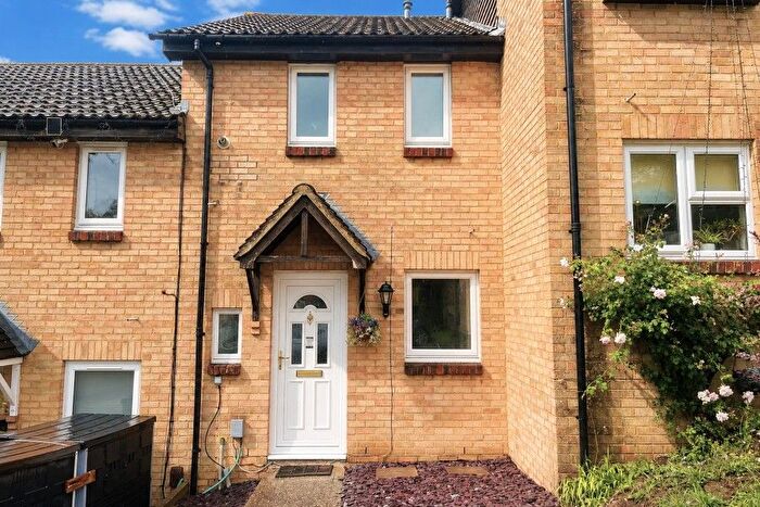 2 Bedroom Property To Rent In Merrow, Guildford, GU4