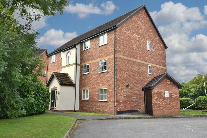 2 Bedroom Flat To Rent In Harlech Road, Abbots Langley, WD5