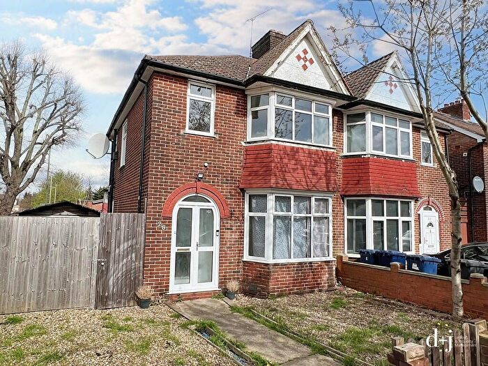 3 Bedroom Semi Detached House To Rent In Chiltern Gardens, Golders Green, NW2