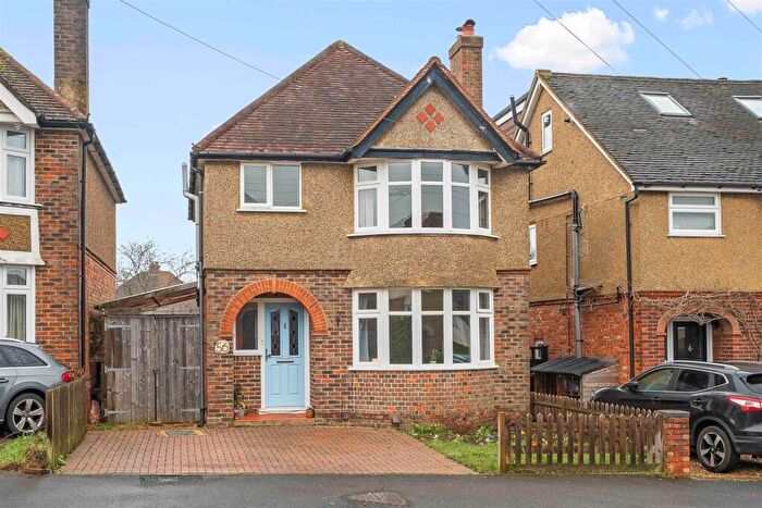 3 Bedroom Detached House For Sale In Byrefield Road, Guildford, GU2