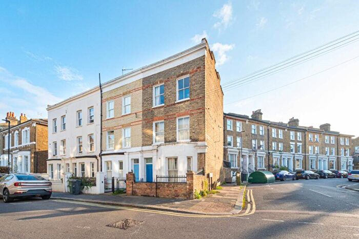 4 Bedroom House To Rent In Flaxman Road, Camberwell, London, SE5
