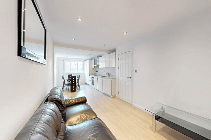 2 Bedroom Flat To Rent In Fabian House, Cannon Street Road, Tower Hamlets, London, E1