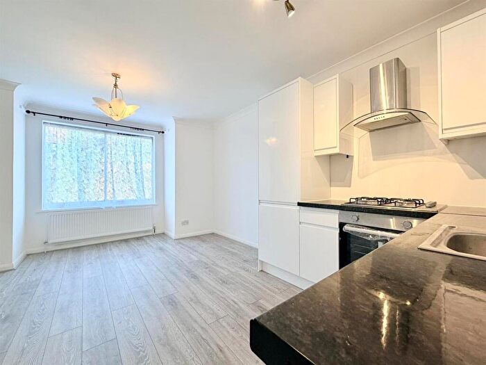 3 Bedroom Property To Rent In Holden Avenue, North Finchley, London, N12