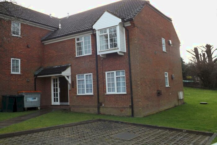 Flat To Rent In Bowmans Way, Dunstable, Bedfordshire, LU6