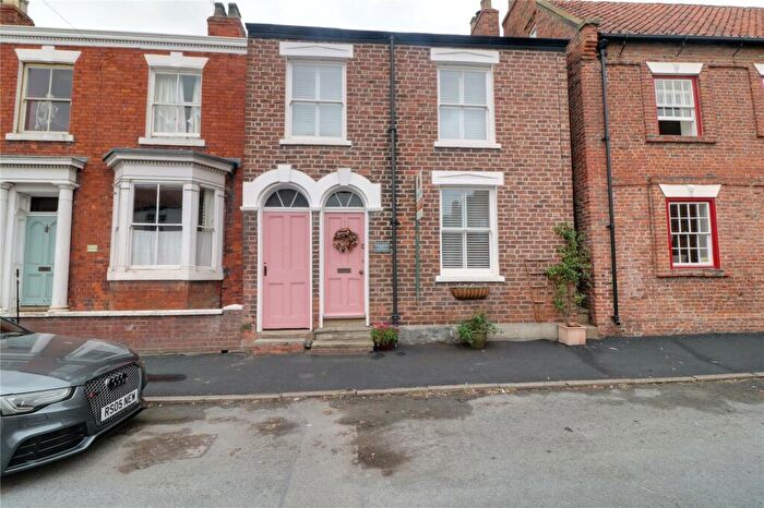 3 Bedroom Terraced House For Sale In High Street, Barrow-upon-Humber, Lincolnshire, DN19