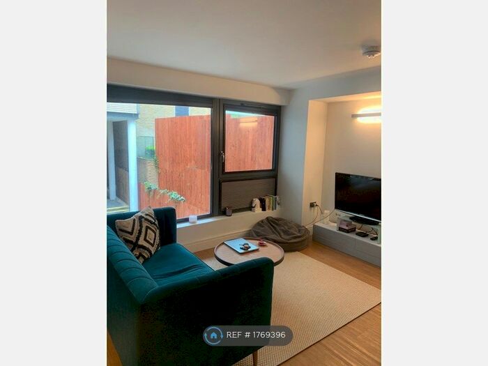 Studio To Rent In Red Lion Square, Wandsworth, SW18