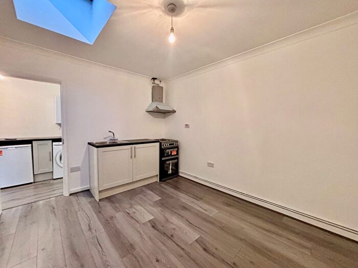1 Bedroom Flat To Rent In Napier Road, Gillingham, ME7
