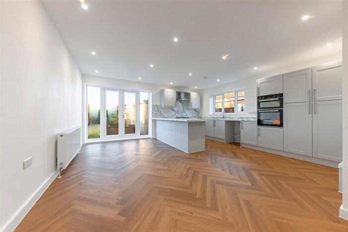 3 Bedroom Semi Detached Bungalow For Sale In Varvel Avenue, Sprowston, NR7