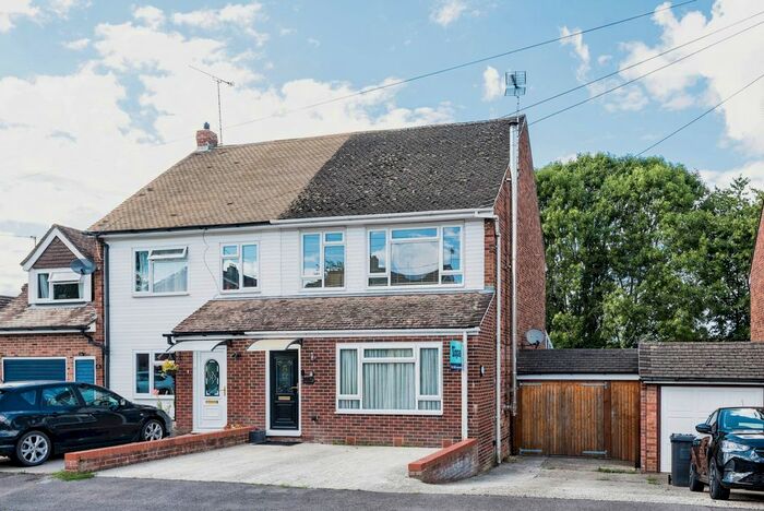 3 Bedroom Semi-Detached House For Sale In Burrell Road, Compton, Newbury, RG20