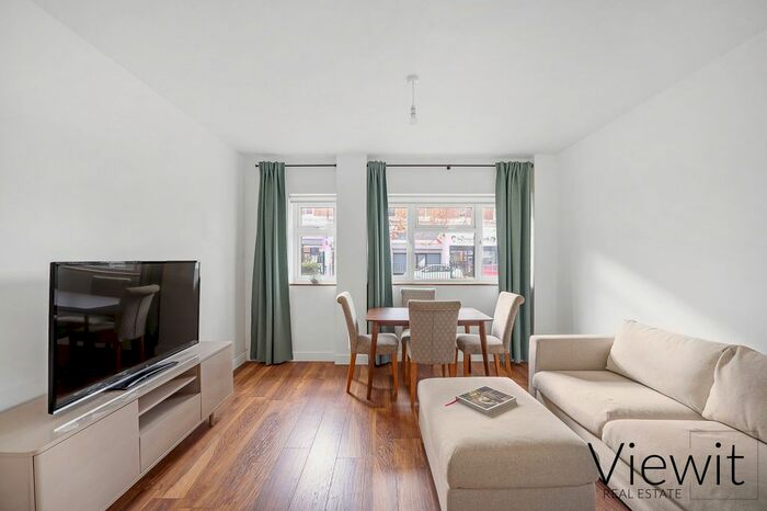 2 Bedroom Flat To Rent In Adrian House, Nine Elms, London, SW8