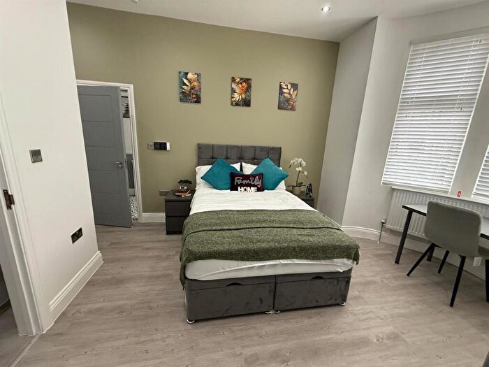 3 Bedroom Flat To Rent In Surbiton Road, KT1