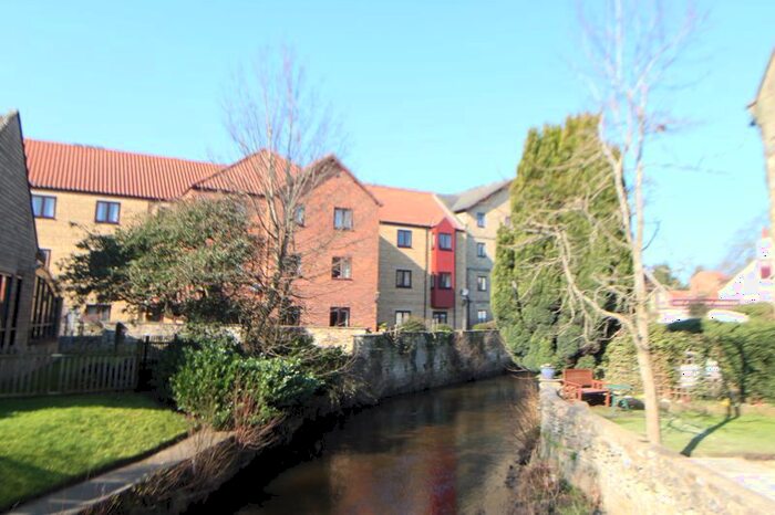 2 Bedroom Flat For Sale In Potter Hill, Pickering, YO18