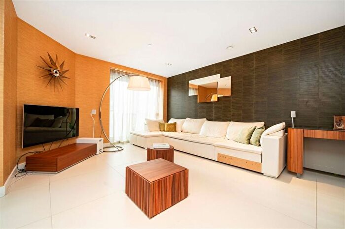 2 Bedroom Flat For Sale In City Road, Old Street, EC1Y