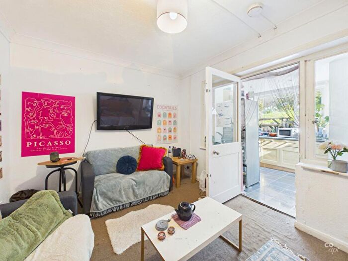 1 Bedroom Semi-Detached House To Rent In Moulsecoomb Way, Brighton, BN2