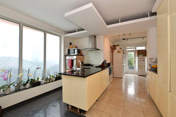 4 Bedroom Detached Bungalow For Sale In Link Way, Hornchurch, Essex, RM11