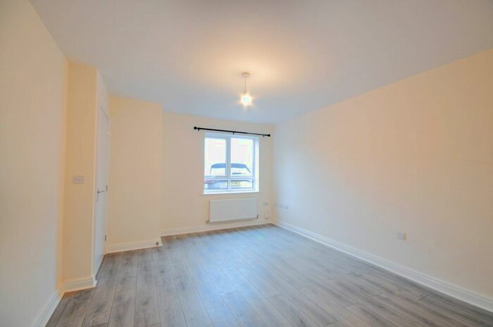 3 Bedroom Town House To Rent In Sennett Close, Manchester, M34