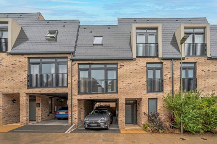 4 Bedroom Semi-Detached House To Rent In Helios Way, High Barnet, Barnet, EN5