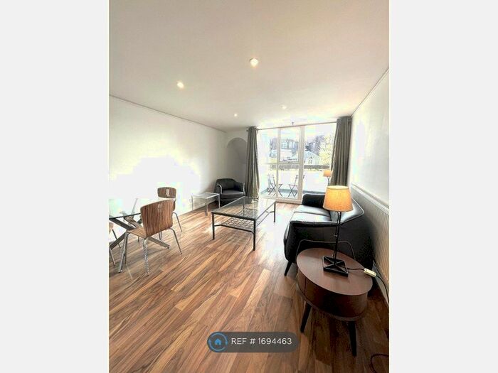 2 Bedroom Maisonette To Rent In Sunbury Lane, London, SW11