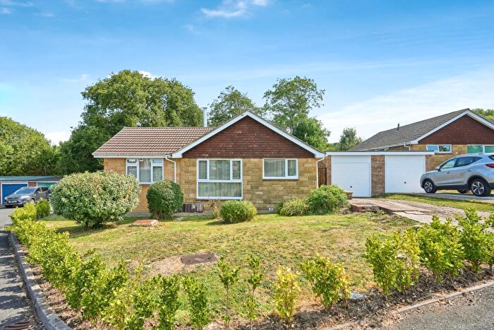 4 Bedroom Bungalow For Sale In Mayfield Drive, Newport, Isle Of Wight, PO30