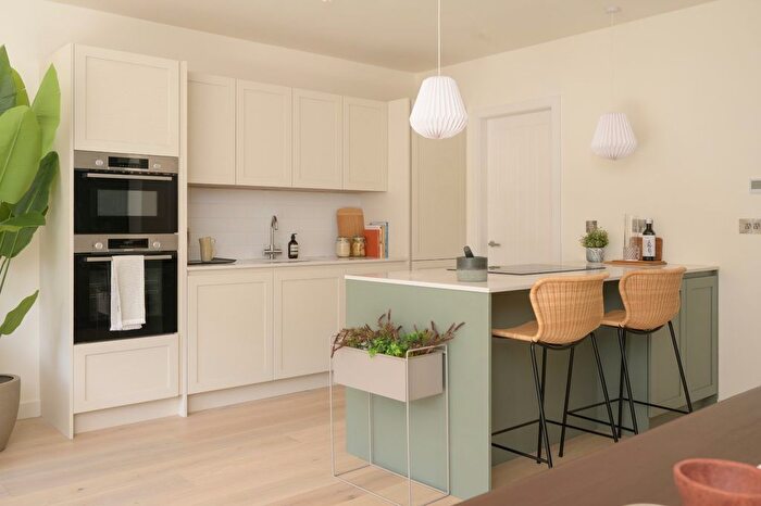 5 Bedroom End Terrace House For Sale In House - Lomond Park, Edinburgh, Midlothian, EH5