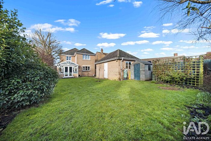 4 Bedroom Detached House For Sale In Wood Lane, Stretham, Cambridgeshire, CB6