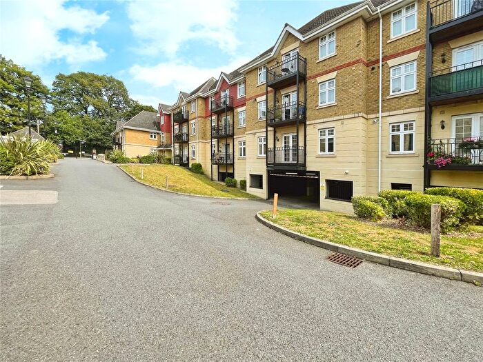 2 Bedroom Flat For Sale In London Road, Bushey, Hertfordshire, WD23
