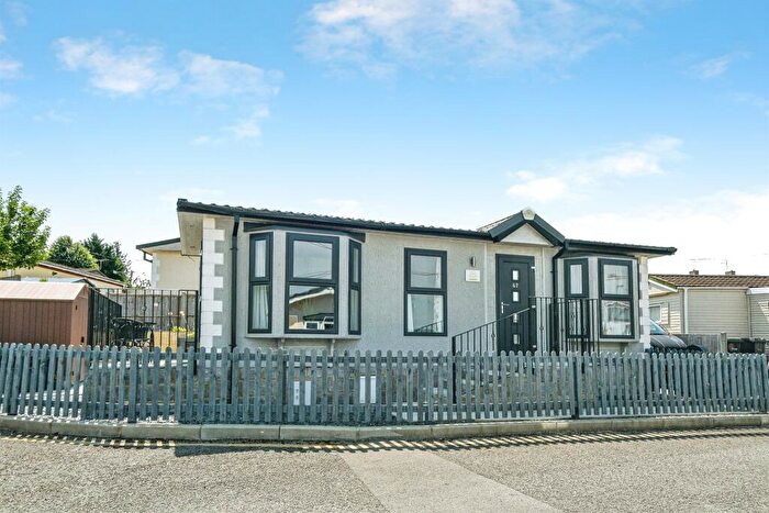 1 Bedroom Detached Bungalow For Sale In Holders Road, Amesbury, Salisbury, SP4