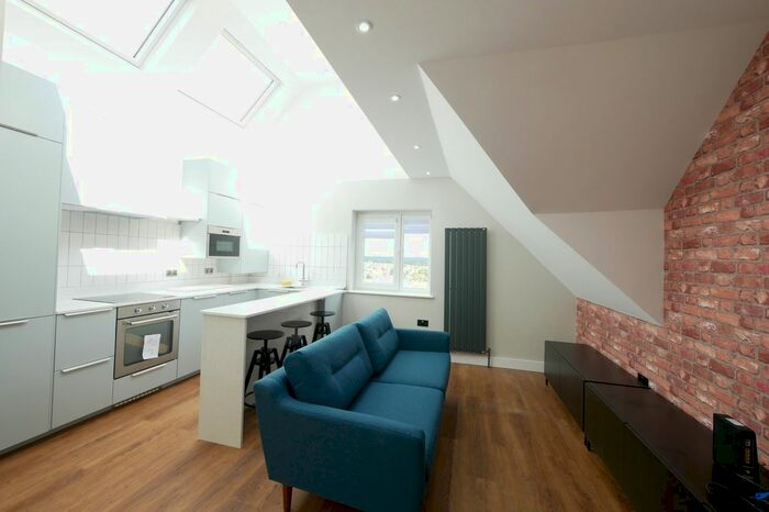 2 Bedroom Flat To Rent In High Road, South Woodford, IG8